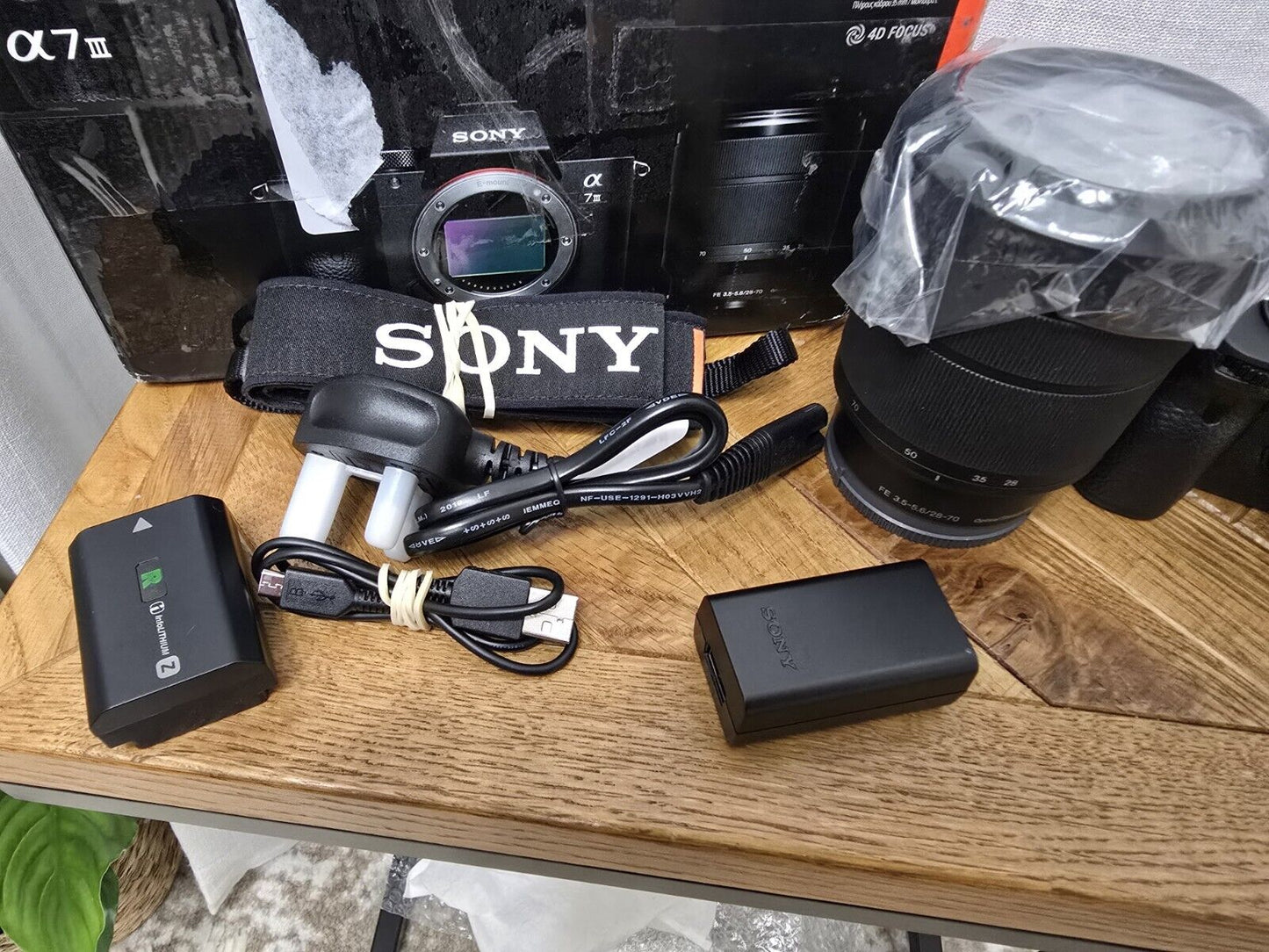 SONY A7 III Mirrorless Camera with 28-70mm f/3.5-5.6 Zoom Lens Shutter Count 633