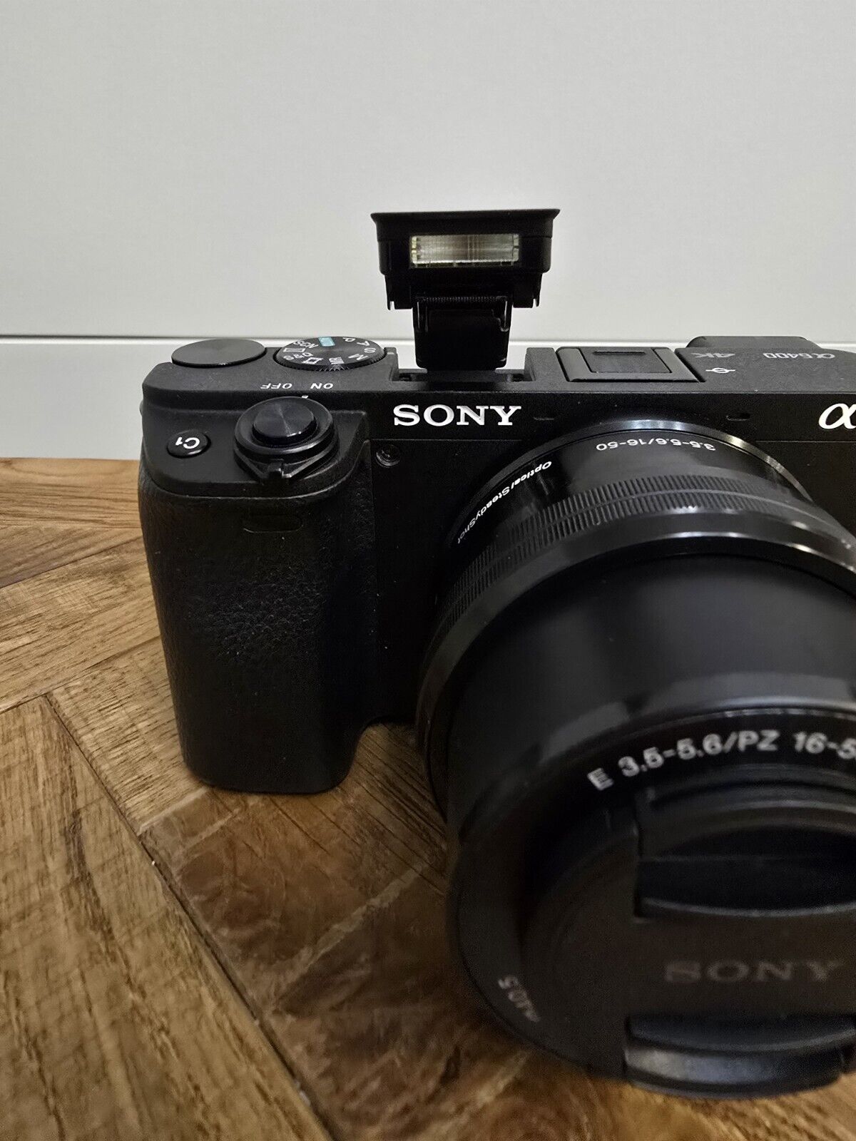 Sony Alpha a6400 Mirrorless Camera APS-C with E PZ 16-50 mm f/3.5-5.6 OSS Lens