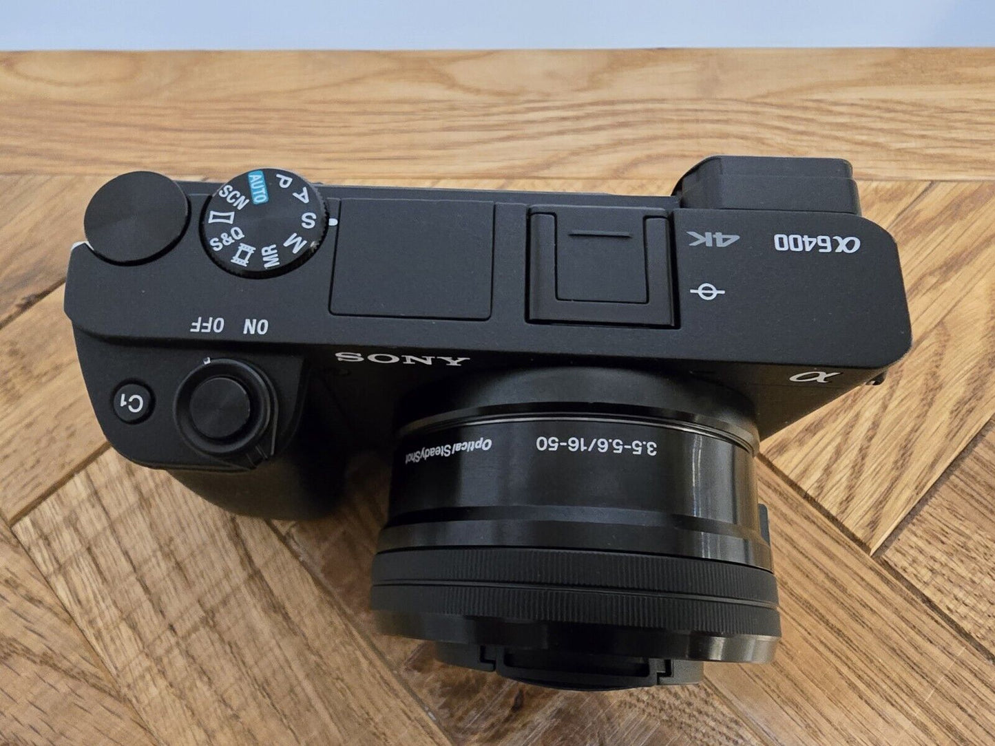 Sony Alpha a6400 Mirrorless Camera APS-C with E PZ 16-50 mm f/3.5-5.6 OSS Lens