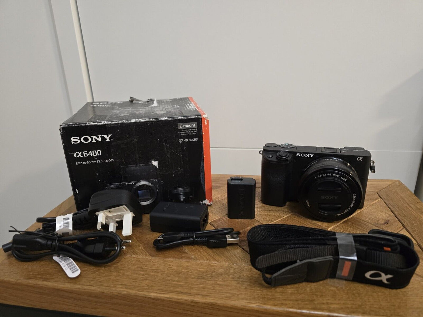 Sony Alpha a6400 Mirrorless Camera APS-C with E PZ 16-50 mm f/3.5-5.6 OSS Lens