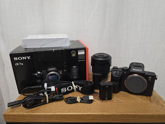 SONY A7 III Mirrorless Camera with 28-70mm f/3.5-5.6 Zoom Lens Shutter Count 724