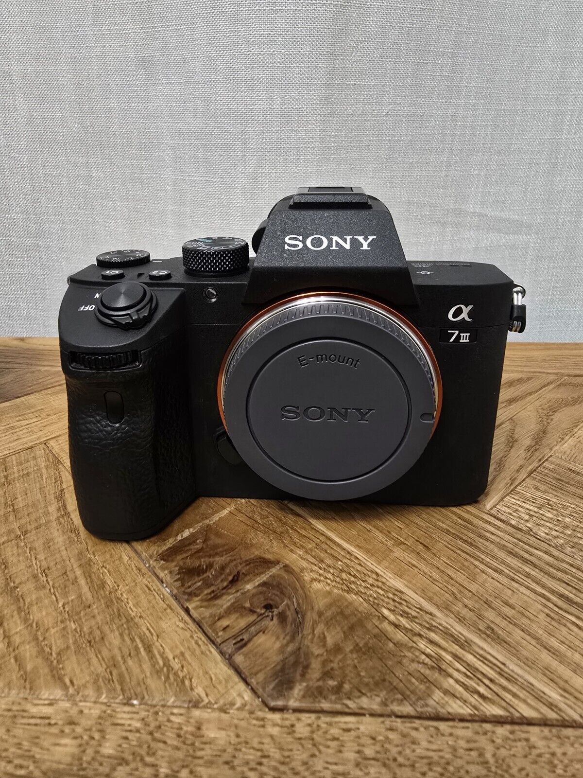 SONY A7 III Mirrorless Camera with 28-70mm f/3.5-5.6 Zoom Lens Shutter Count 724